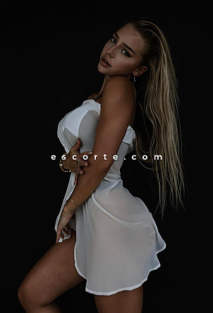 Eliza - Girl escort Paris
