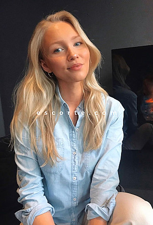 SIW - Girl escort Paris