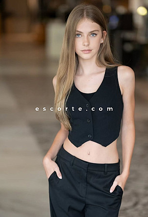 SPARROW - Girl escort Paris