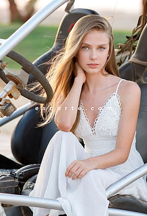 SPARROW - Girl escort Paris