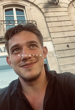 Valentino - Hommes escort Paris