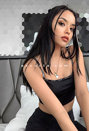 KENDRA - Girl escort Paris