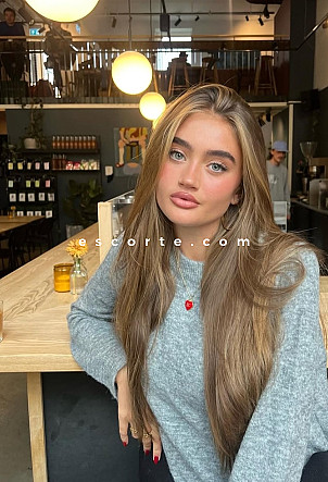 MIRANDA - Girl escort Paris