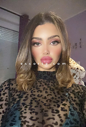 Sluty - Girl escort Paris