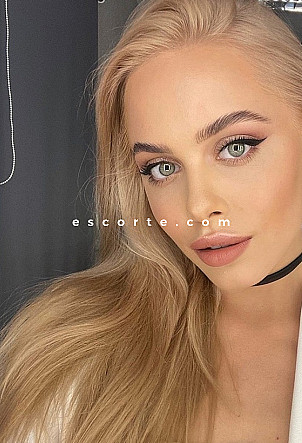 AMARI - Girl escort Paris