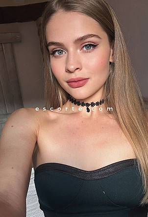 ANALEIGH - Girl escort Paris