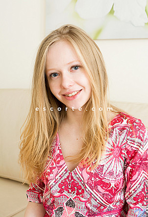 ROOSI - Girl escort Paris