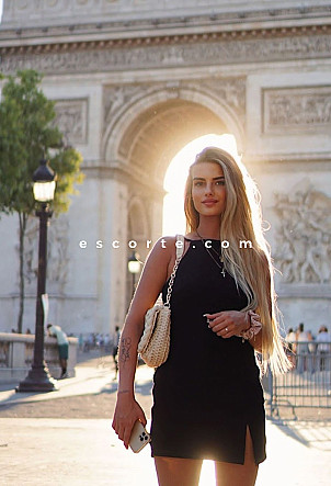 LUIXA - Girl escort Paris