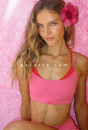 LINDY - Girl escort Paris