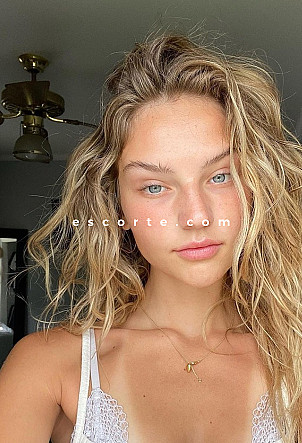 LINDY - Girl escort Paris