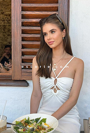 ANGELA - Girl escort Paris
