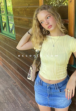 MICKI - Girl escort Paris