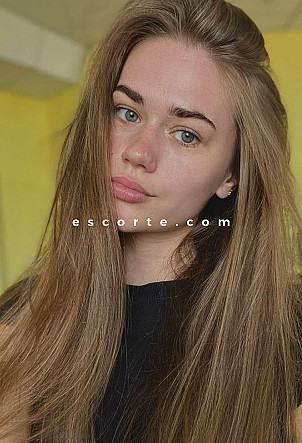 SALEM - Girl escort Paris