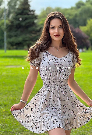 ELYA - Girl escort Paris