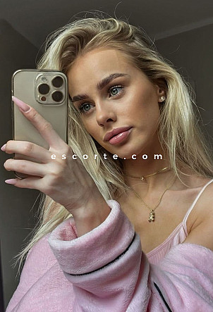 INGELIN - Girl escort Paris