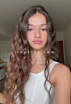 AJIONA - Girl escort Paris