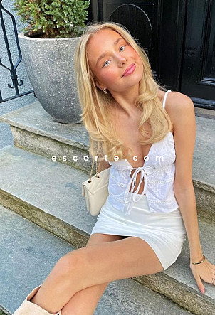 CHARLA - Girl escort Paris