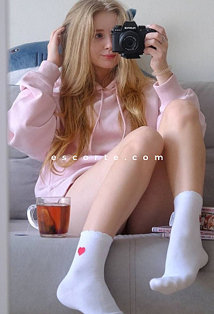 PERNILLE - Girl escort Paris