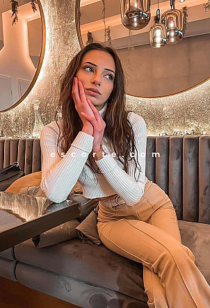 VILMA - Girl escort Paris