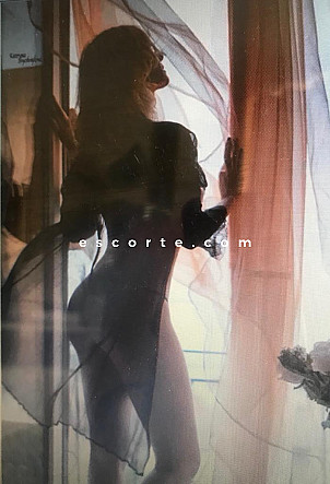 Alina - Girl escort Paris