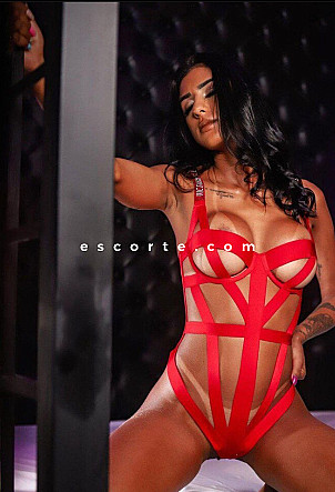 LUA - Girl escort Paris