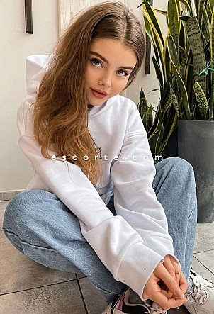 AGDA - Girl escort Paris