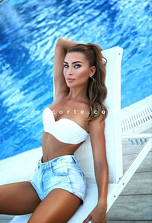 Alexandra - Girl escort Paris