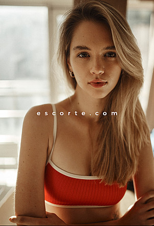 LILY - Girl escort Paris