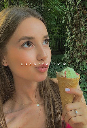 BOPPI - Girl escort Paris