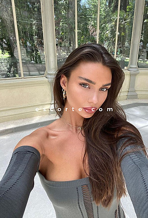 EMILY - Girl escort Paris