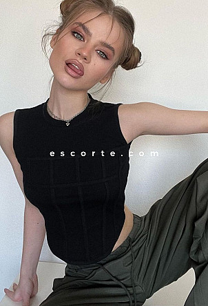 ALIA - Girl escort Paris