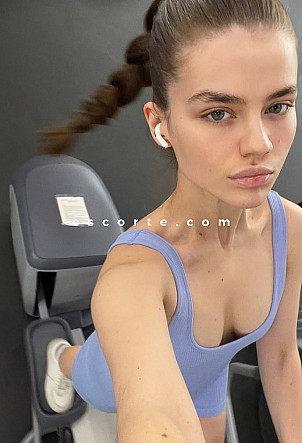 ALIA - Girl escort Paris