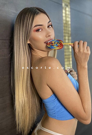 karina - Girl escort Paris