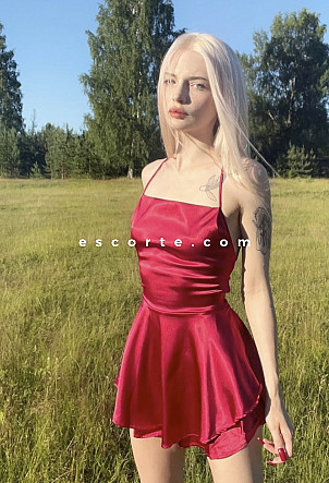 KELLI - Girl escort Paris