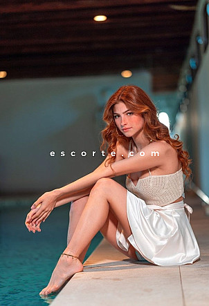 ENID - Girl escort Paris