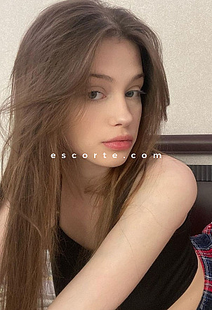 GWEN - Girl escort Paris