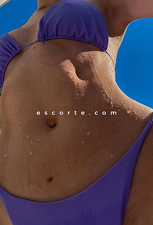 CEDAR - Girl escort Paris