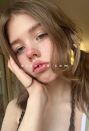 QUINTA - Girl escort Paris