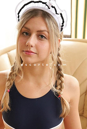MALERIE - Girl escort Paris