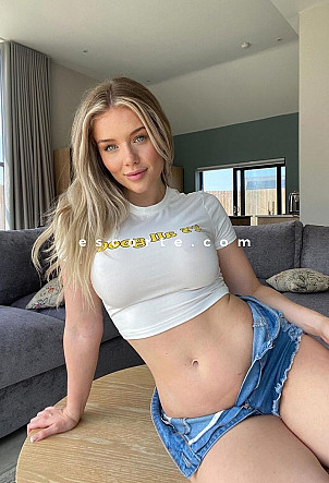 AFTON - Girl escort Paris