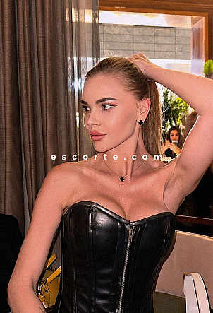 Irenka - Girl escort Paris