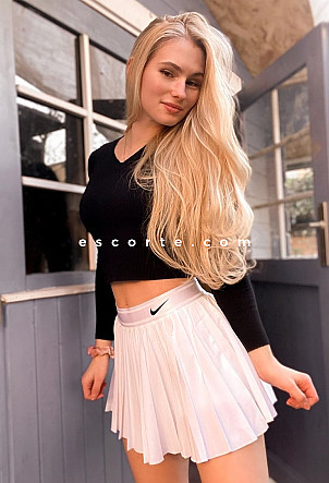 NIANA - Girl escort Paris