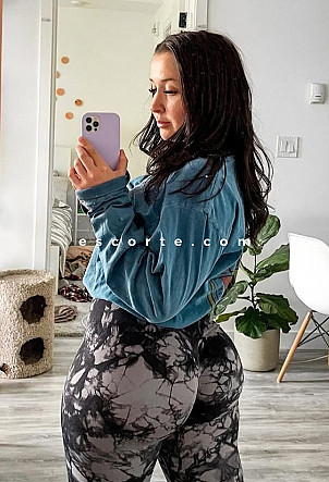 DENALDA - Girl escort Paris