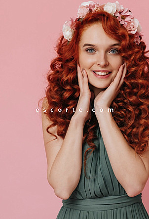 Elena - Girl escort Paris