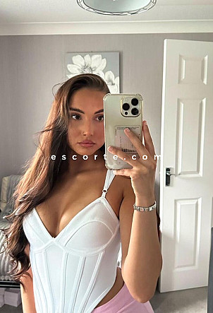 Lucie - Girl escort Paris