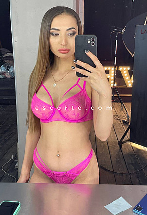 ERIKA - Girl escort Paris