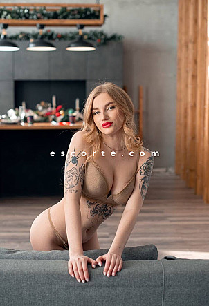 DOMINIKA - Girl escort Paris