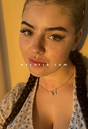 Kittycat - Girl escort Montpellier