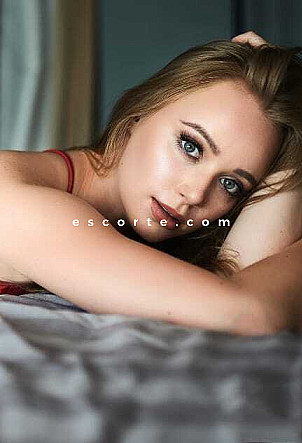 Annie - Girl escort Paris