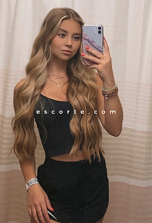 KINE - Girl escort Paris